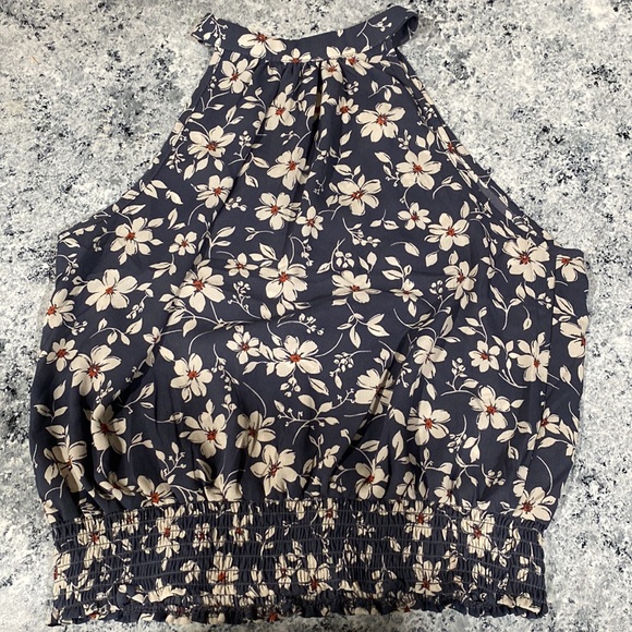 Women’s size medium tank - Picture 4 of 4